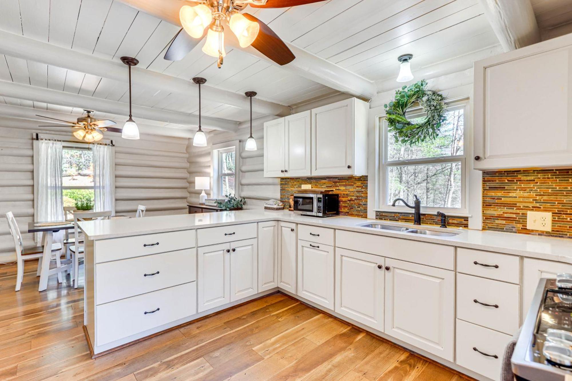 Dog-Friendly Hiawassee Cabin With Decks And Fire Pit! Экстерьер фото