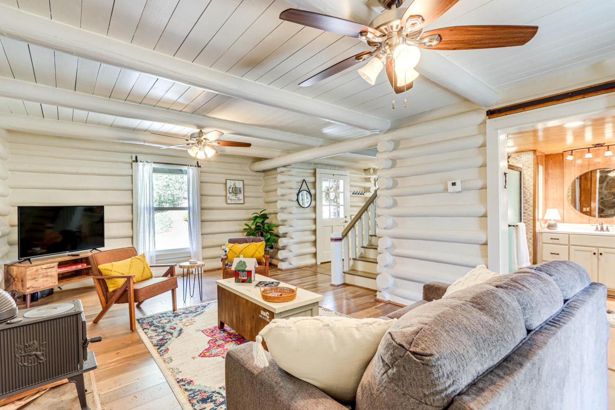 Dog-Friendly Hiawassee Cabin With Decks And Fire Pit! Экстерьер фото