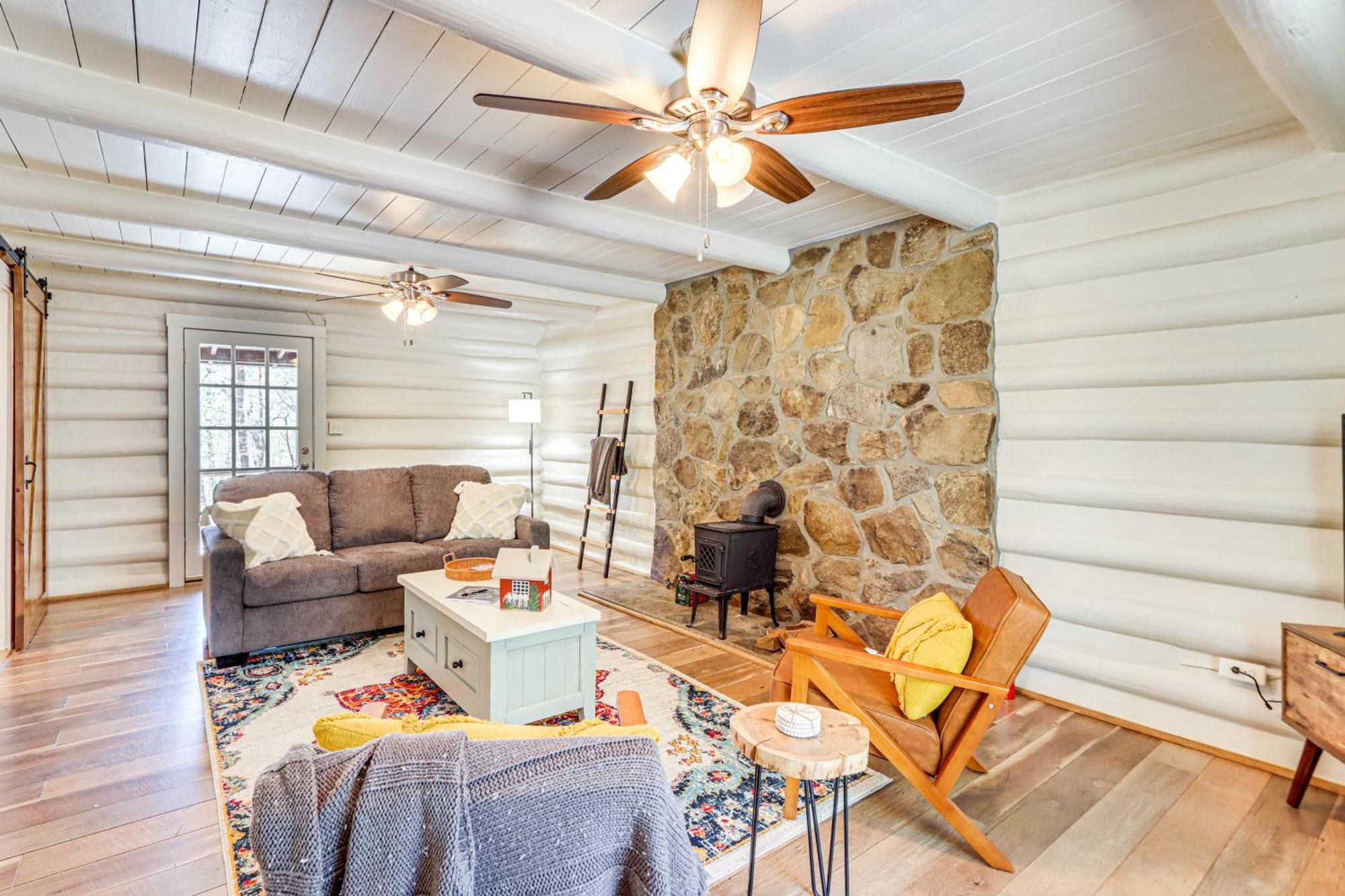 Dog-Friendly Hiawassee Cabin With Decks And Fire Pit! Экстерьер фото