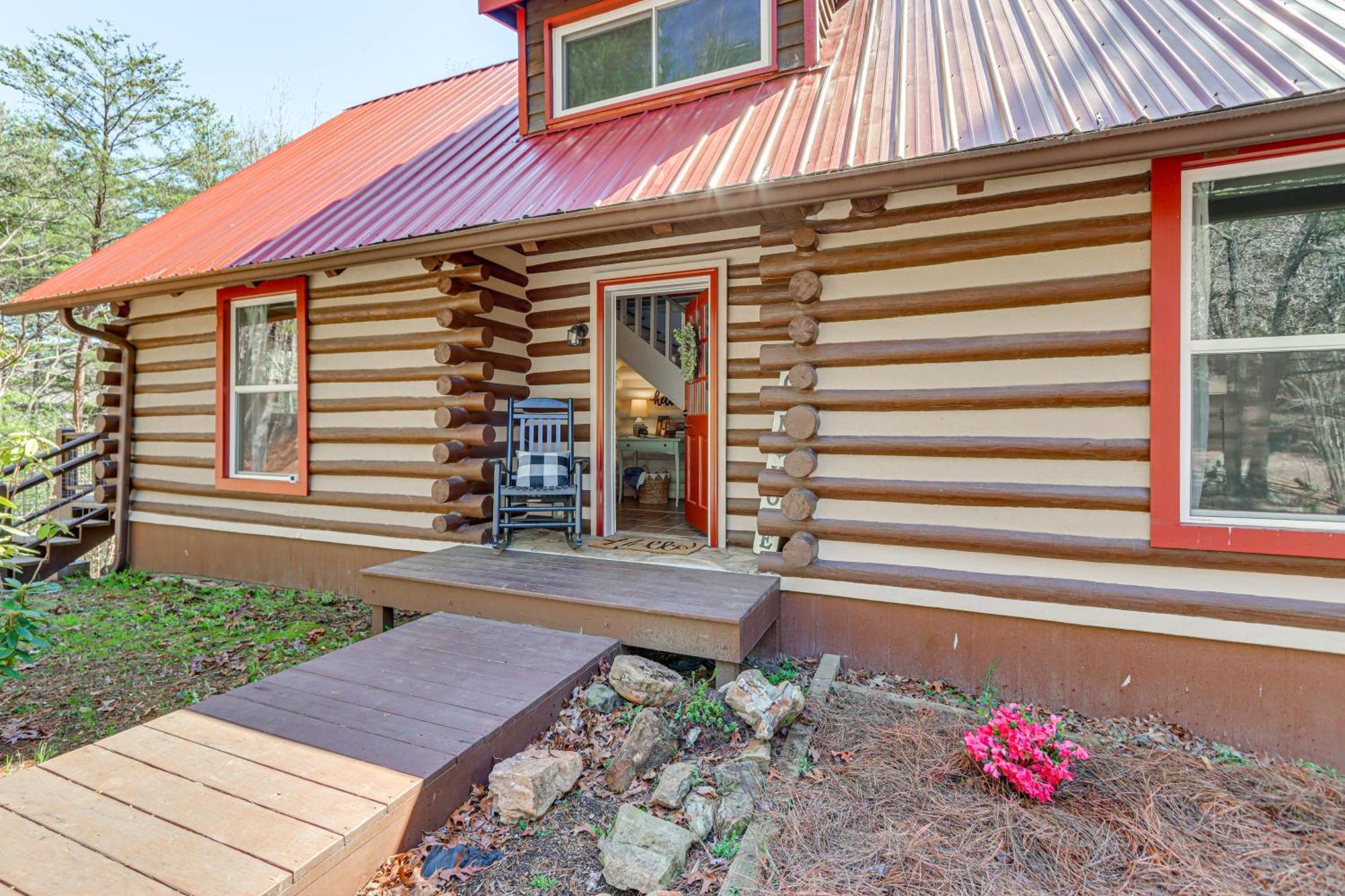 Dog-Friendly Hiawassee Cabin With Decks And Fire Pit! Экстерьер фото