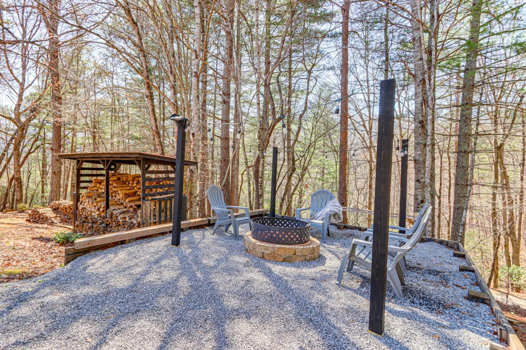 Dog-Friendly Hiawassee Cabin With Decks And Fire Pit! Экстерьер фото