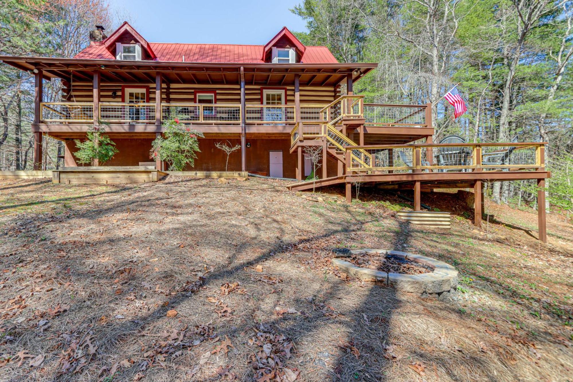 Dog-Friendly Hiawassee Cabin With Decks And Fire Pit! Экстерьер фото